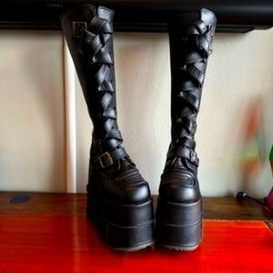 Demonia platforms
